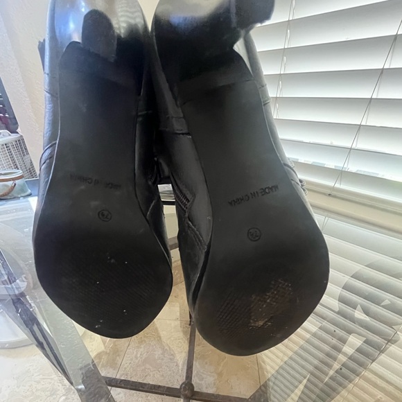 JESSICA SIMPSON grey high heeled boots - Picture 8 of 9